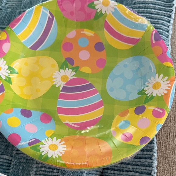 Easter Bunny Tablecloth, Easter Paper Plates and Fun Easter Items New - Picture 3 of 11